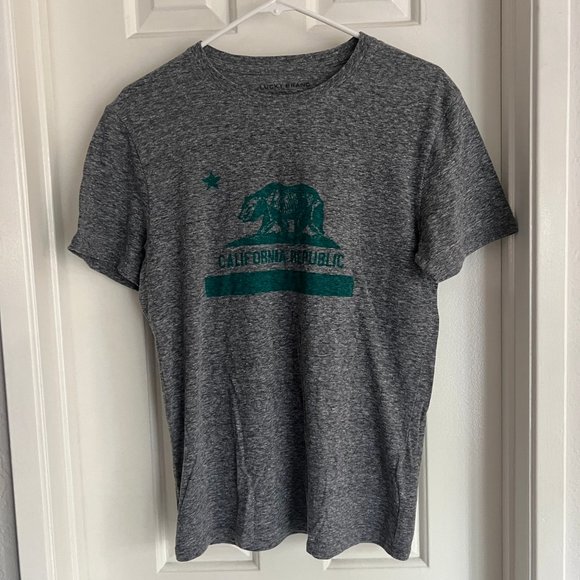 Lot of 3 Lucky Brand Graphic Tees - Picture 3 of 4